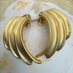 Avon Vintage Goldtone Dragon Wing Pierced Earrings